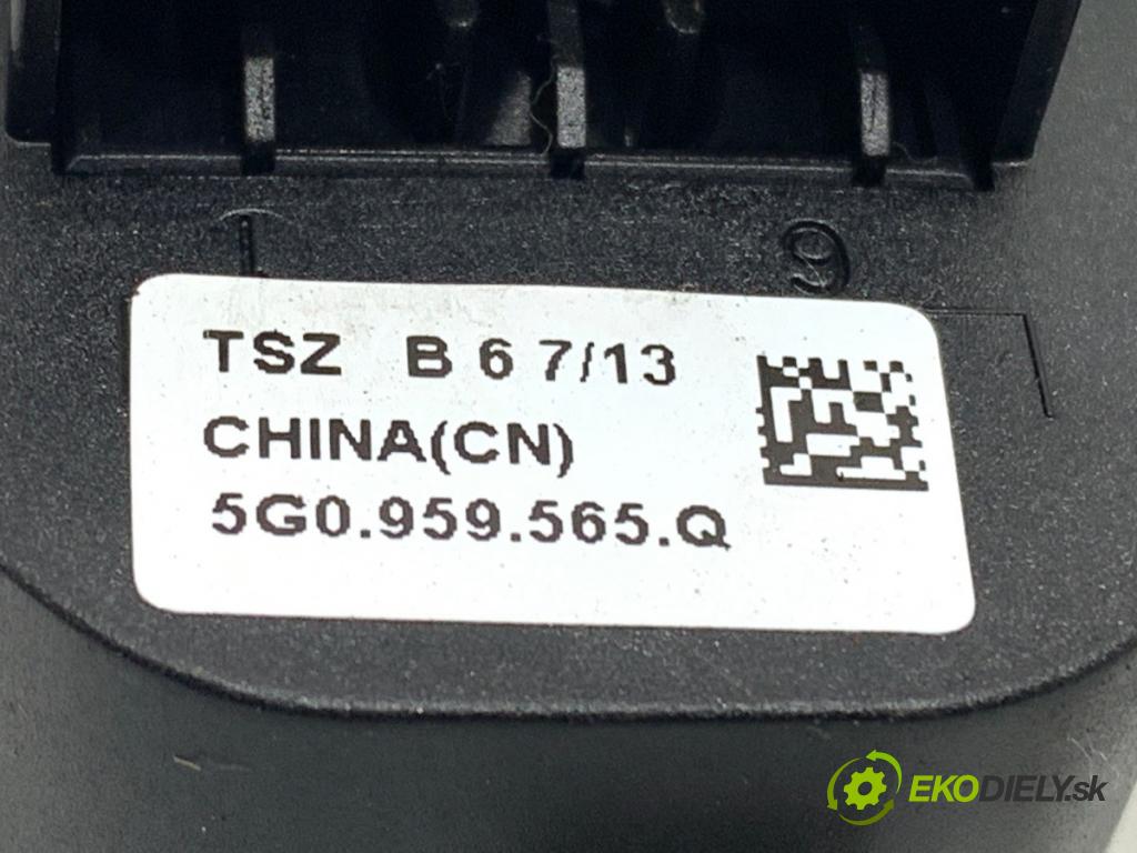 VW GOLF VII (5G1, BQ1, BE1, BE2) 2012 - 2022    1.4 TSI 90 kW [122 KM] benzyna 2012 - 2022  Prepínač nastavenia spätných zrkadiel 5G0959565Q (Prepínacie páčky pod volantom)