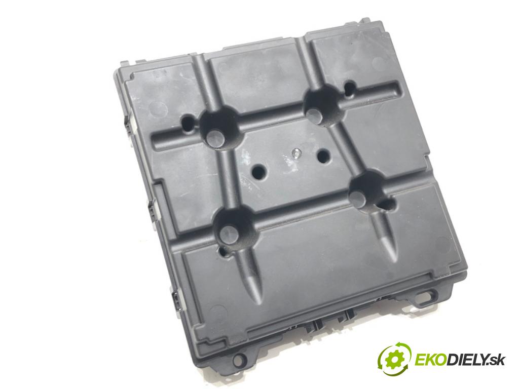 SKODA RAPID (NA2) 2011 - 2022    1.6 TDI 77 kW [105 KM] olej napędowy 2011 - 2013  Modul komfortu 6R0937086P (Modul komfortu)