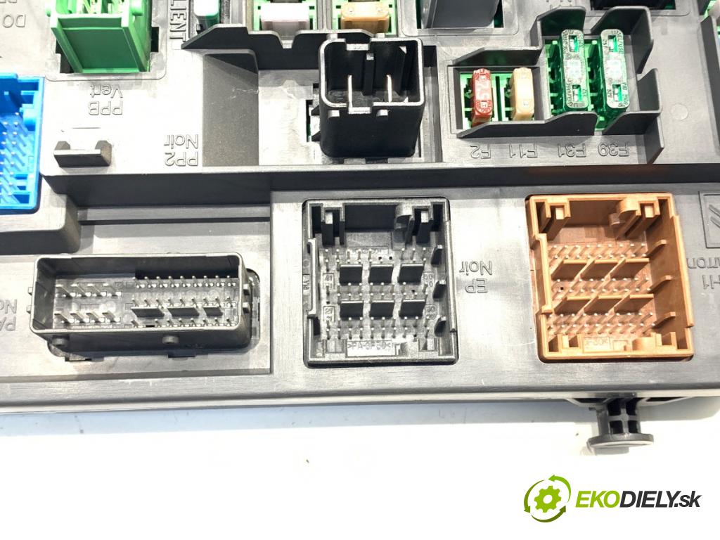 PEUGEOT 508 SW I (8E_) 2010 - 2018    2.0 HDi RXH Hybrid4 120 kW [163 KM] Hybryda silnik Diesla / elektryczny 2010 - 2018  modul BSI 9664992380 (Pojistkové skříňky)