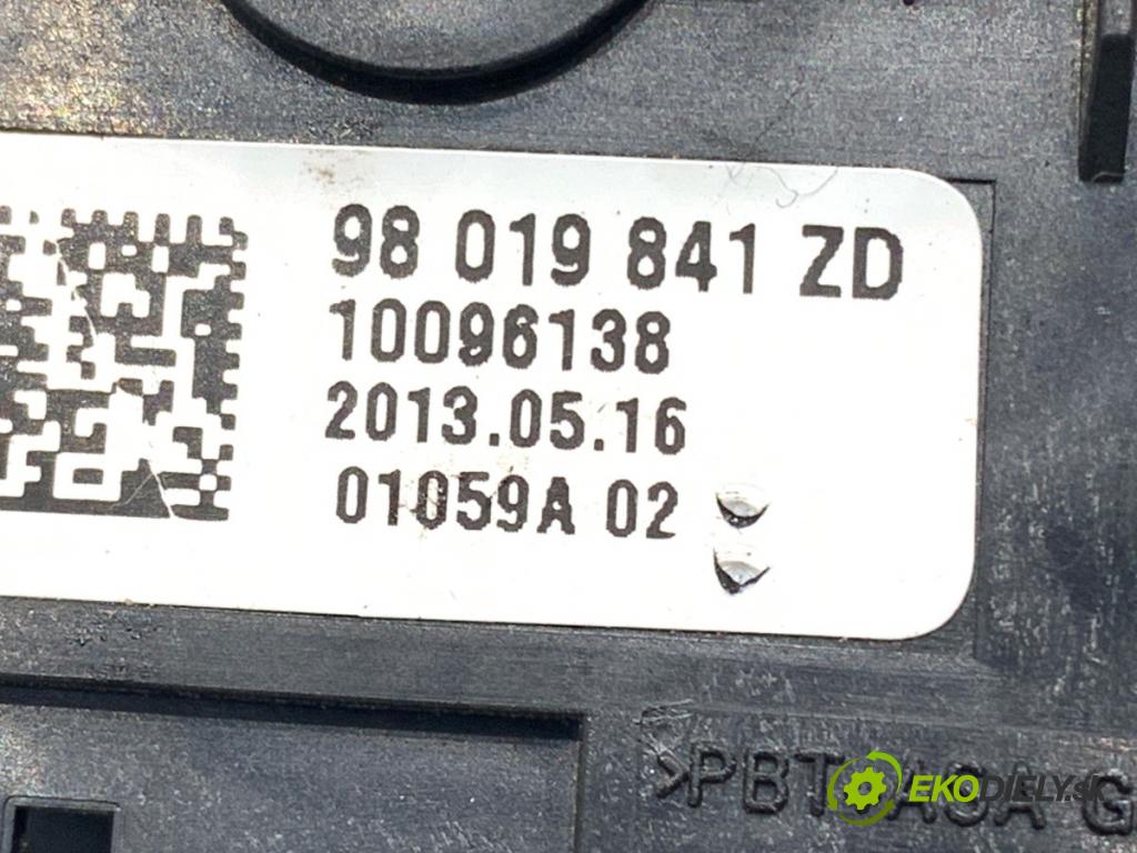 PEUGEOT 508 SW I (8E_) 2010 - 2018    2.0 HDi RXH Hybrid4 120 kW [163 KM] Hybryda silnik Diesla / elektryczny 2010 - 2018  Prepínač ohrievania, vyhrievania sedačky 98019841ZD (Prepínacie páčky pod volantom)