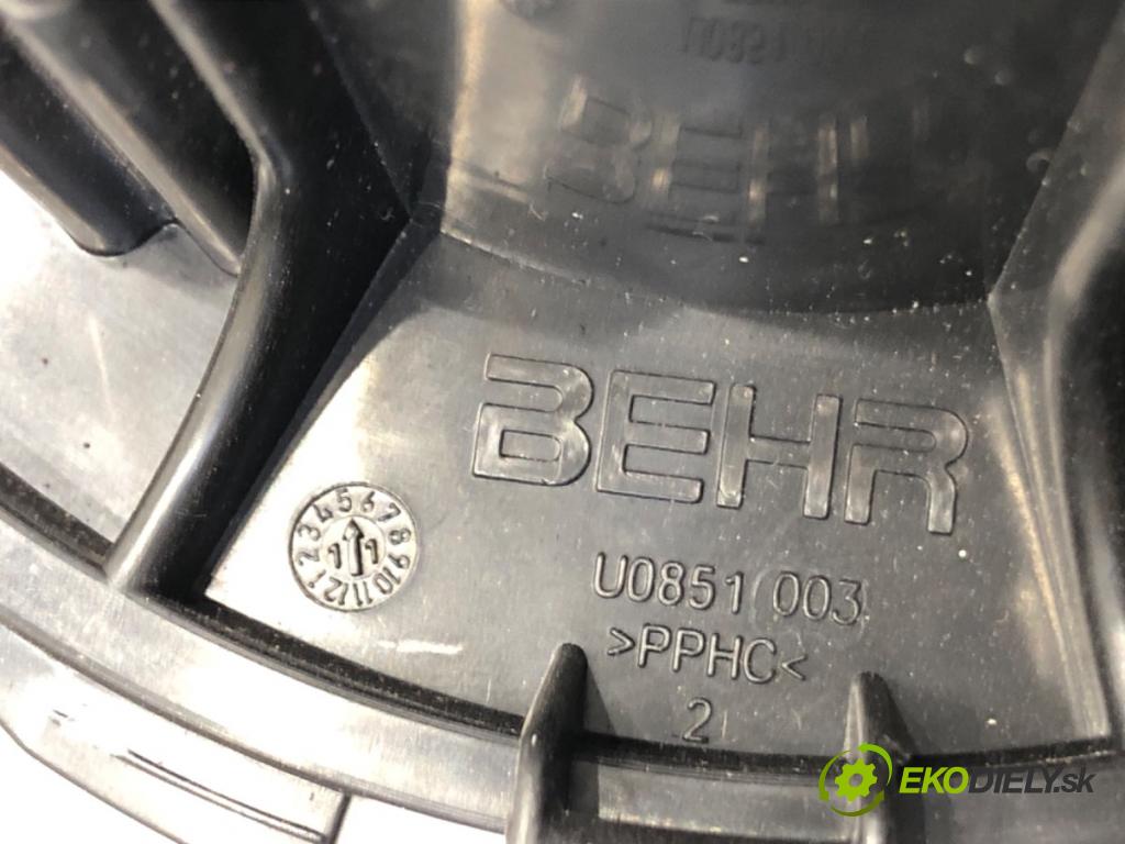 AUDI A4 B8 sedan 2011 176 kW 3.0 TDI quattro 2967 ventilátor kúrenia U0851003
