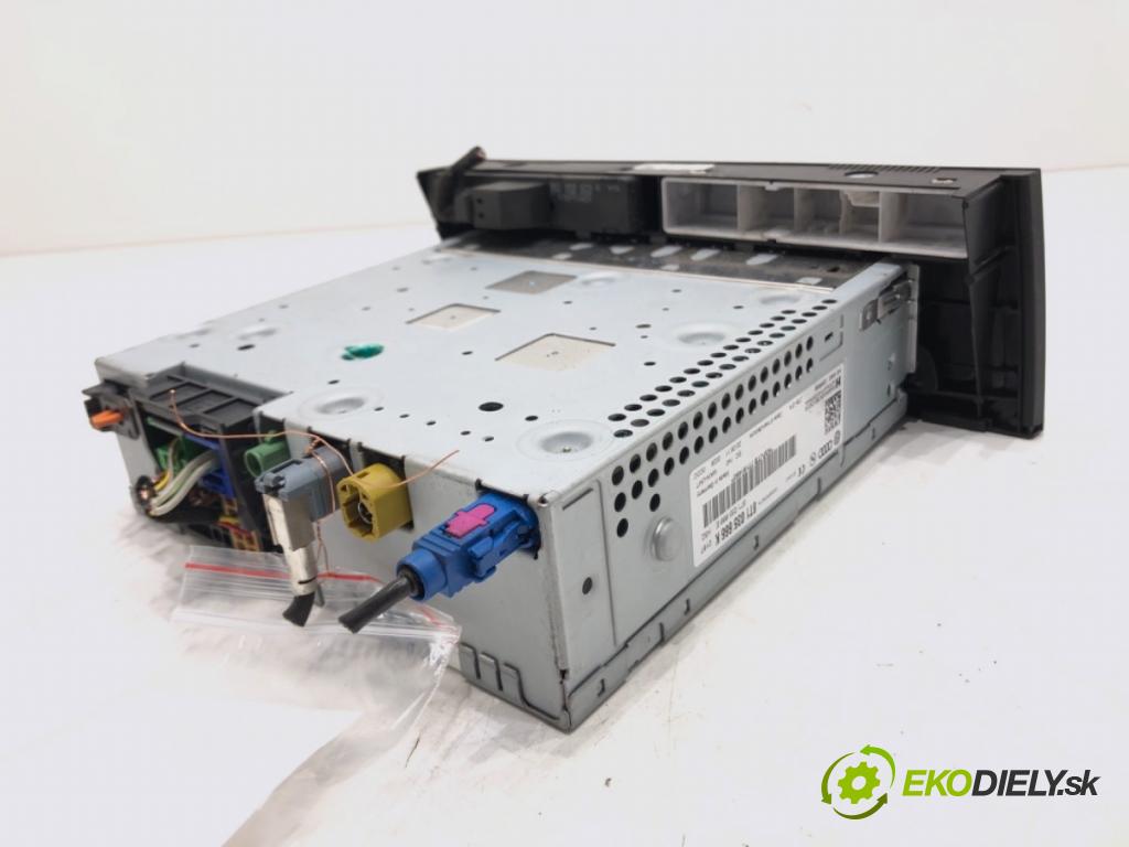 AUDI A4 B8 sedan 2011 176 kW 3.0 TDI quattro 2967 RADIO 8T1035666K (Audio zariadenie)