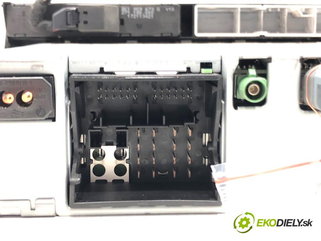 AUDI A4 B8 sedan 2011 176 kW 3.0 TDI quattro 2967 RADIO 8T1035666K (Audio zariadenie)