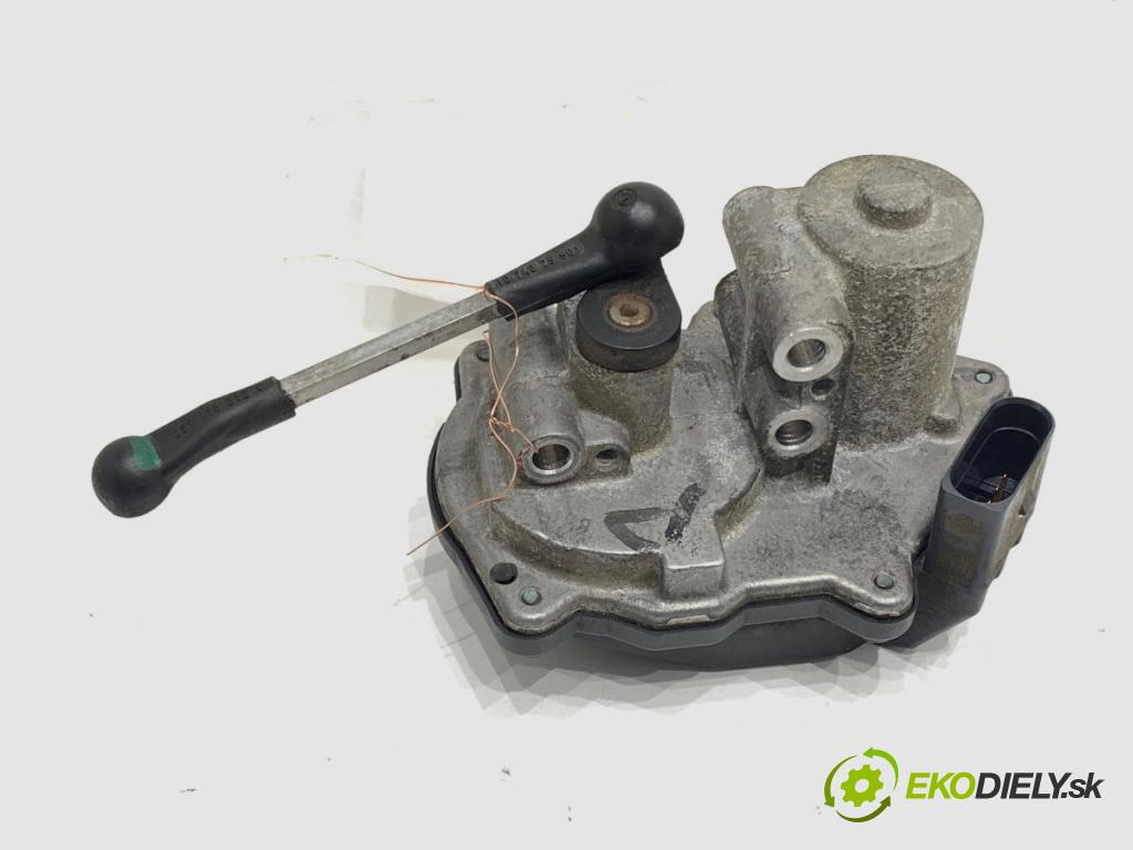 AUDI A4 B8 (8K2) 2007 - 2015    3.0 TDI quattro 176 kW [240 KM] olej napędowy 2007 - 2012  Nastavovač zvod, potrubie 059129086L (Motorček ostatné)