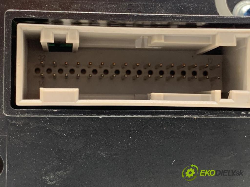 AUDI A4 B8 sedan 2011 176 kW 3.0 TDI quattro 2967 Prístrojovka 8K0920930N (Prístrojová doska, displej)