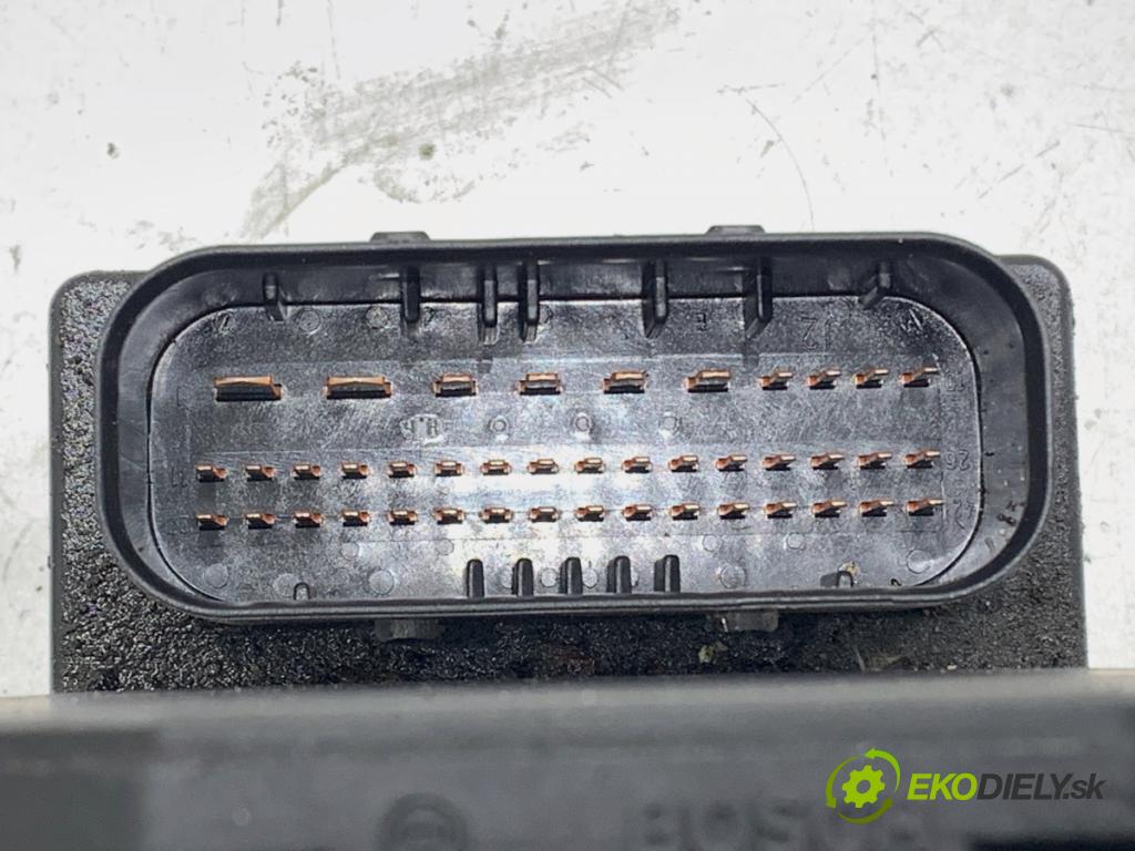 VW PASSAT B5.5 Variant (3B6) 2000 - 2005    1.9 TDI 96 kW [130 KM] olej napędowy 2000 - 2005  pumpa ABS 4B0614517G (Pumpy brzdové)