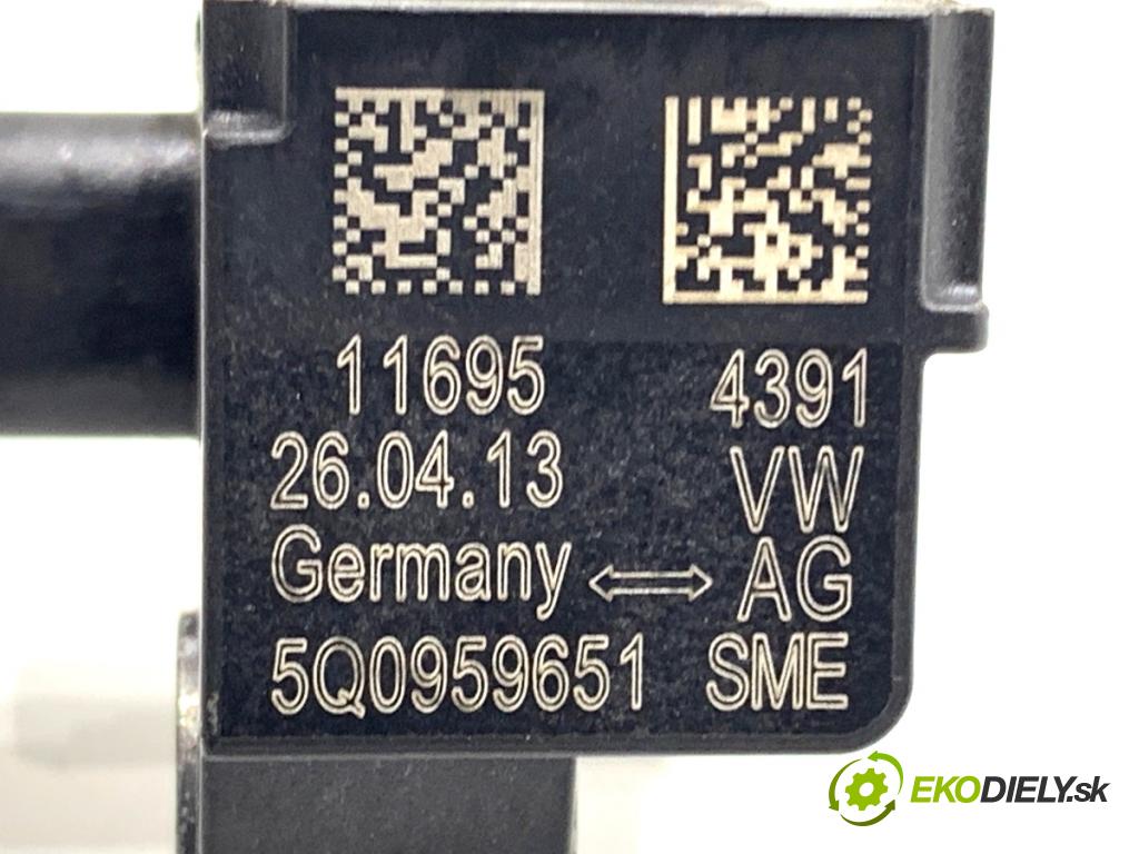 VW GOLF VII (5G1, BQ1, BE1, BE2) 2012 - 2022    1.4 TSI 90 kW [122 KM] benzyna 2012 - 2022  Snímač nárazu 5Q0959651 (Snímač nárazu)