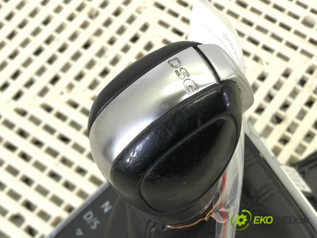 VW GOLF VII (5G1, BQ1, BE1, BE2) 2012 - 2022    1.4 TSI 90 kW [122 KM] benzyna 2012 - 2022  kulisa 5Q1713025 (Rýchlostné páky / kulisy)