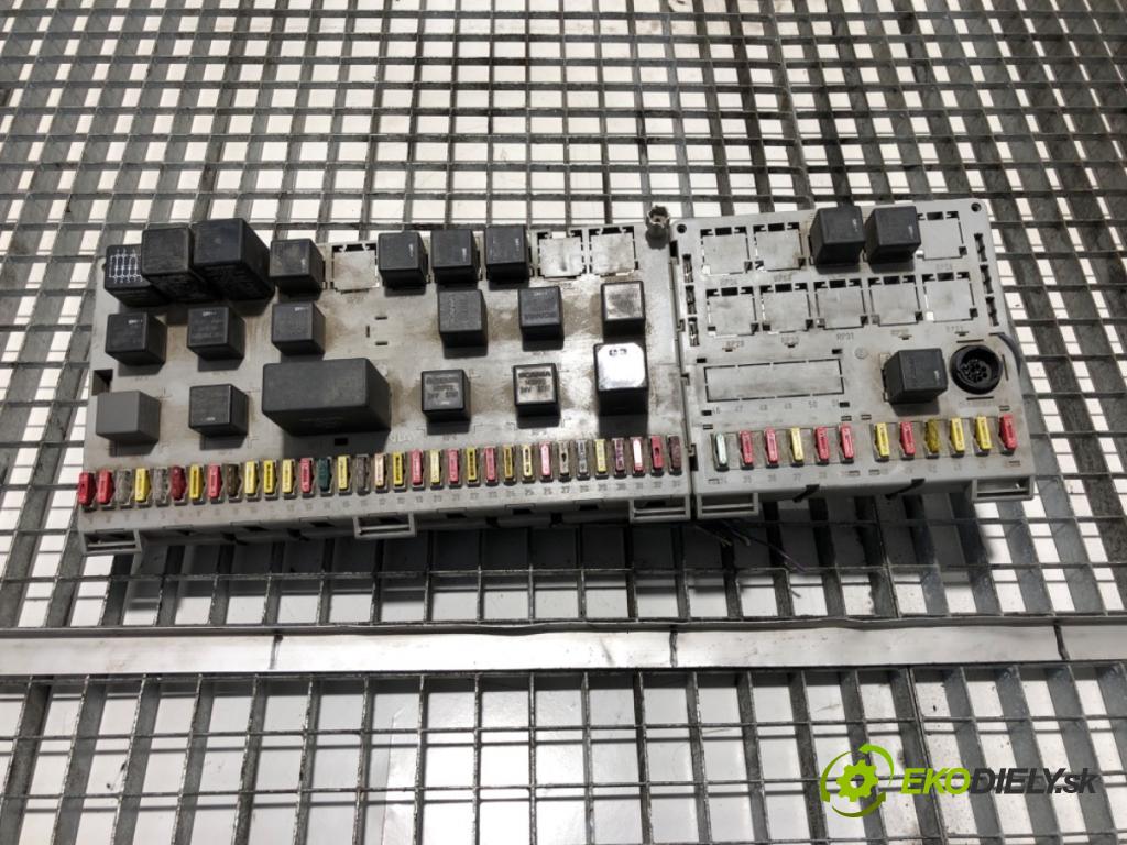 SCANIA 4 - series 1995 - 2008    114 C/330  skříňka poistková 1498931 (Pojistkové skříňky)