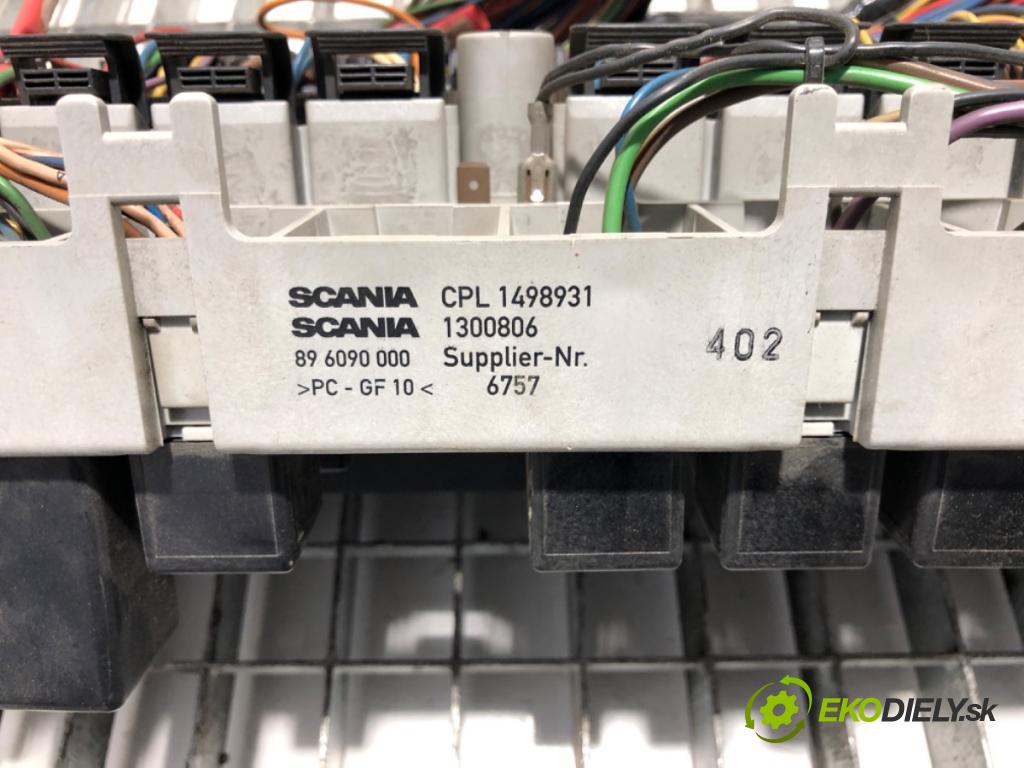 SCANIA 4 - series 1995 - 2008 114 C/330 skříňka poistková 1498931 (Pojistkové skříňky)