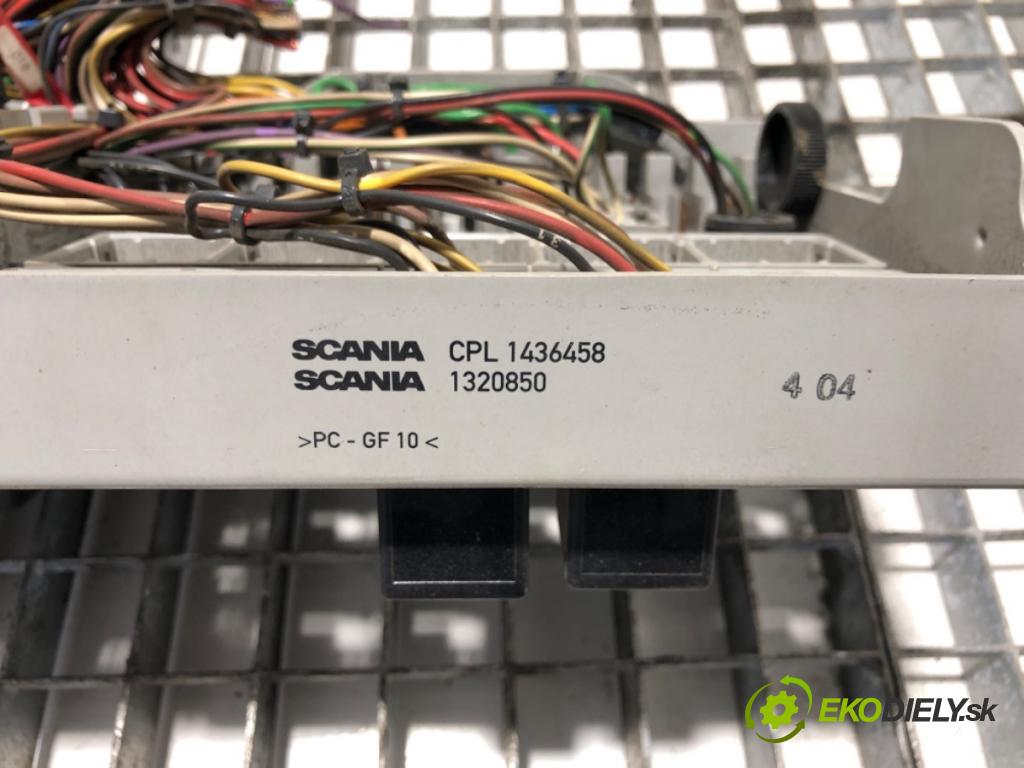 SCANIA 4 - series 1995 - 2008 114 C/330 skříňka poistková 1498931 (Pojistkové skříňky)