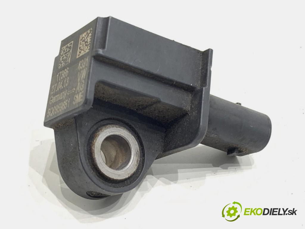 VW GOLF VII (5G1, BQ1, BE1, BE2) 2012 - 2022    1.4 TSI 90 kW [122 KM] benzyna 2012 - 2022  snímač nárazu 5Q0959651 (Snímače nárazu)