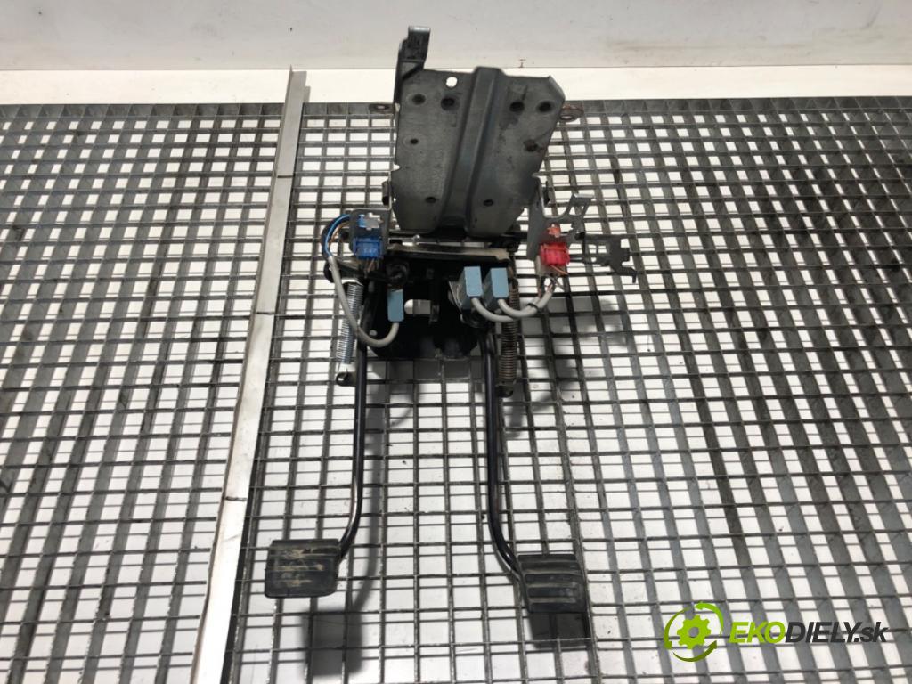 SCANIA 4 - series 1995 - 2008    114 C/330  PEDÁL: 1411680 (Pedál)