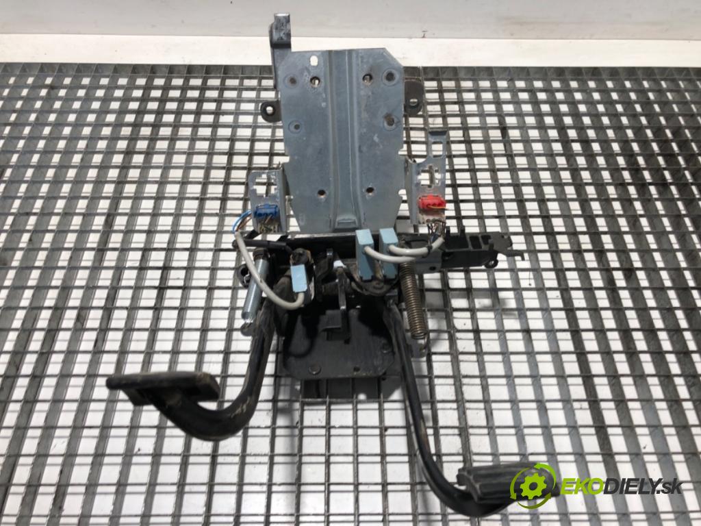 SCANIA 4 - series 1995 - 2008    114 C/330  PEDÁL: 1411680 (Pedál)