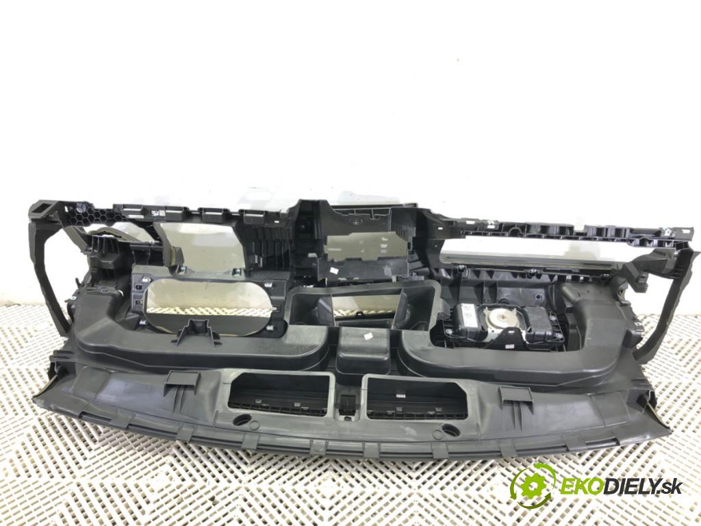 VW GOLF VII Kombi 2016 81 kW 1.6 TDI 1598 Palubná doska silentbloku pasy 5G0880201R 8V1880841D