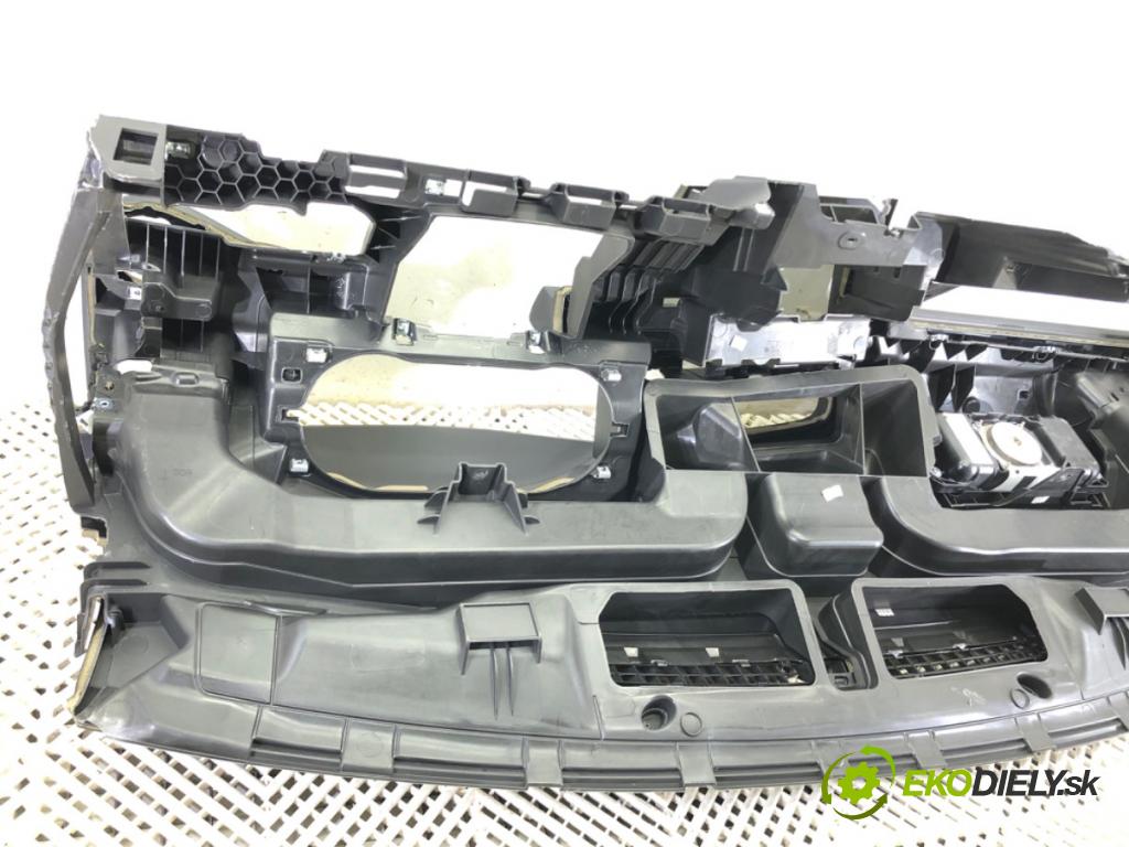 VW GOLF VII Kombi 2016 81 kW 1.6 TDI 1598 Palubná doska silentbloku pasy 5G0880201R 8V1880841D