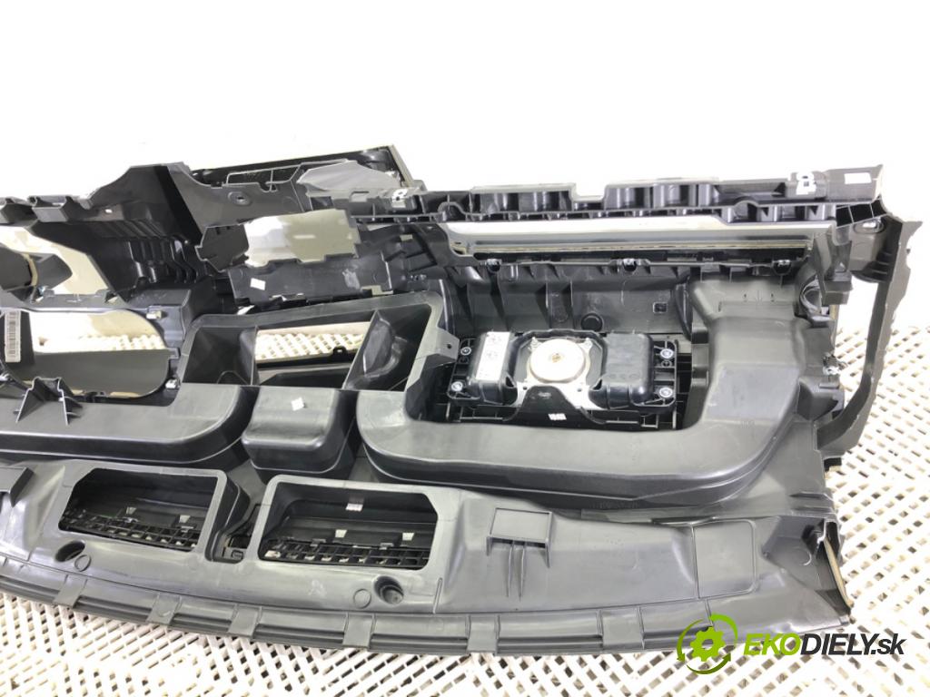 VW GOLF VII Kombi 2016 81 kW 1.6 TDI 1598 Palubná doska silentbloku pasy 5G0880201R 8V1880841D