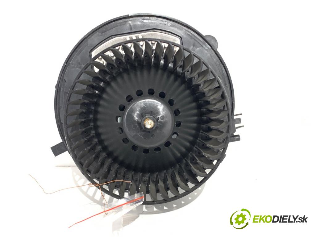 VW GOLF VII Kombi 2016 81 kW 1.6 TDI 1598 ventilátor kúrenia 