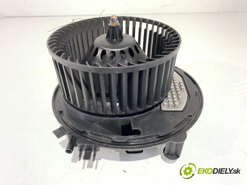 VW GOLF VII Kombi 2016 81 kW 1.6 TDI 1598 ventilátor kúrenia