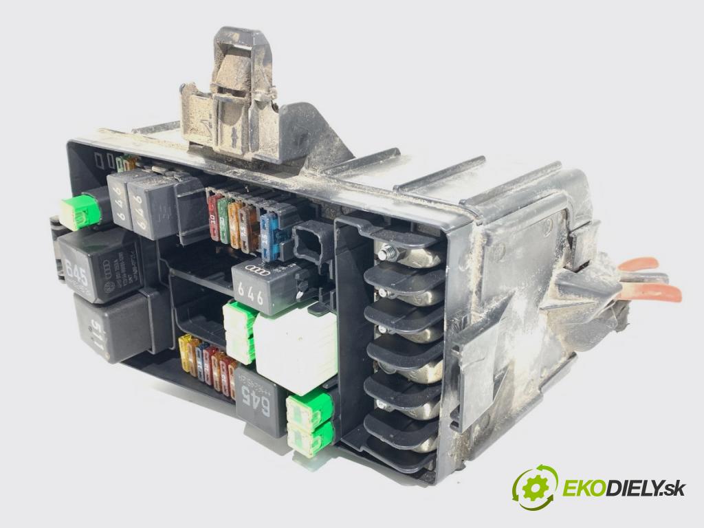 VW GOLF VII Kombi 2016 81 kW 1.6 TDI 1598 skříňka poistková 5Q0907361C (Pojistkové skříňky)