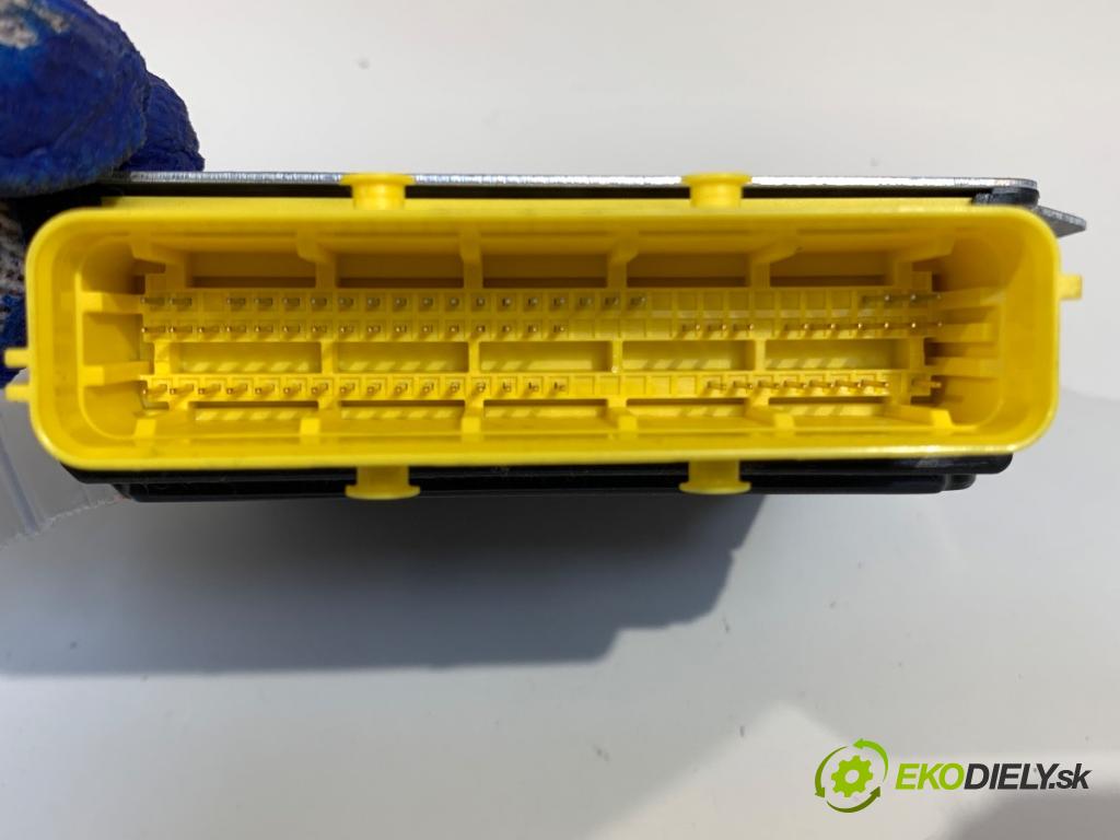 VW GOLF VII Variant (BA5, BV5) 2013 - 2022    1.6 TDI 81 kW [110 KM] olej napędowy 2013 - 2017  senzor airbag 5Q0959655AA (Snímač)