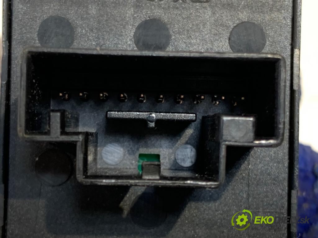 VW GOLF VII Variant (BA5, BV5) 2013 - 2022    1.6 TDI 81 kW [110 KM] olej napędowy 2013 - 2017  Prepínač okien 5G0959857B (Prepínacie páčky pod volantom)