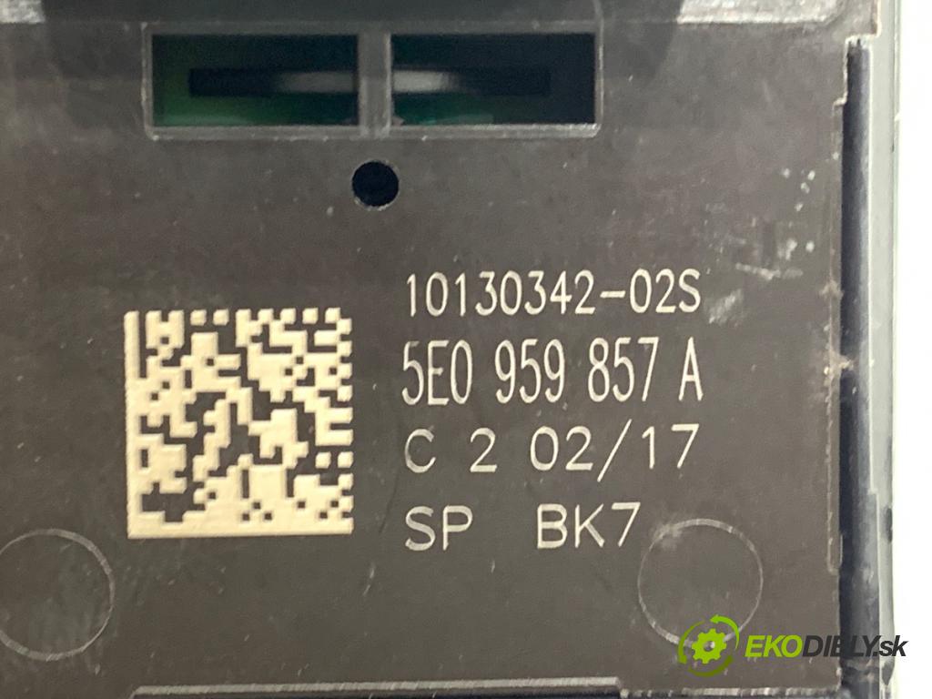 SKODA OCTAVIA III Combi (5E5, 5E6) 2012 - 2022    1.6 TDI 81 kW [110 KM] olej napędowy 2013 - 2022  Prepínač okien 5E0959857A (Prepínacie páčky pod volantom)