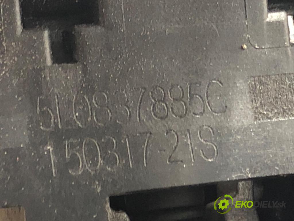 SKODA OCTAVIA III Kombi 2017 81 kW 1.6 TDI 1598 Kľučka vonkajšia ľavy zad