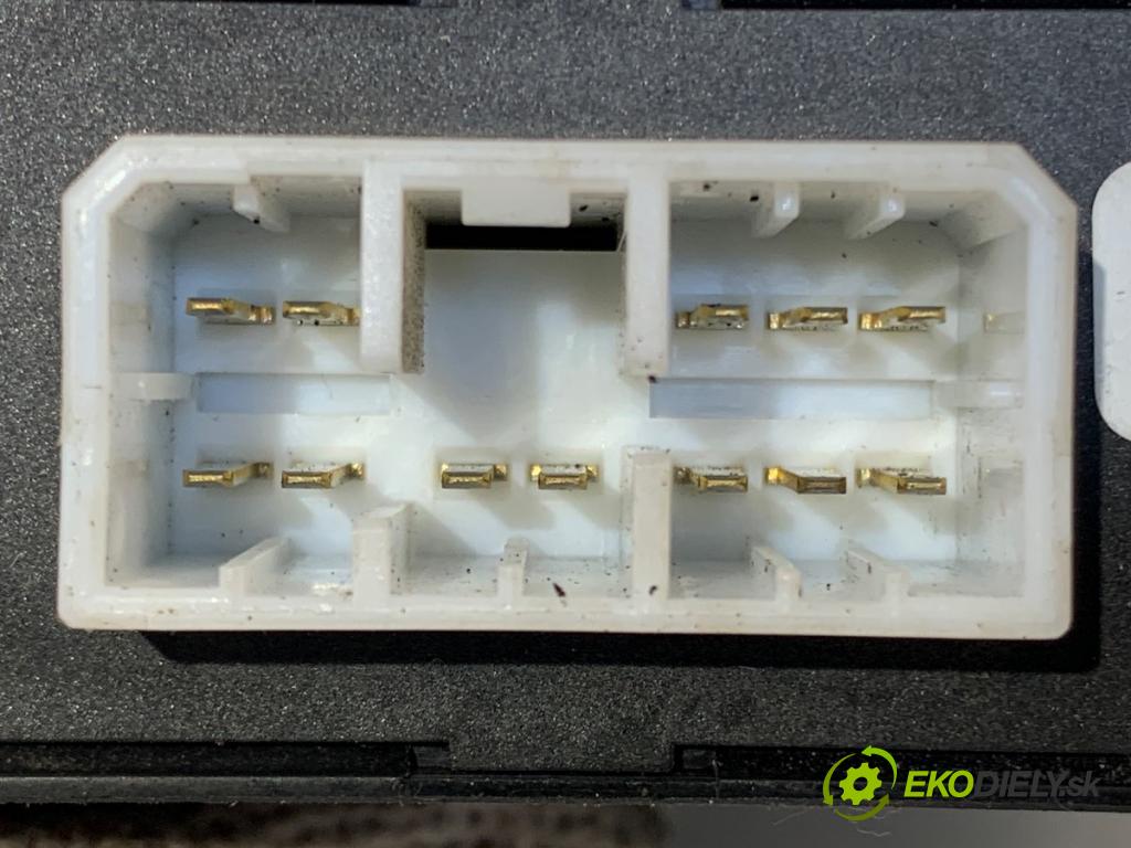 DACIA DUSTER SUV 2016 84 kW 1.6 SCe 115 4x4 1598 Modul ťažného oka 506005 (Riadiaca jednotka ostatné)