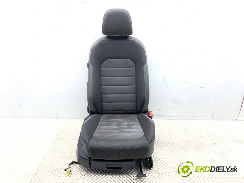 VW GOLF VII liftback 2013 90 kW 1.4 TSI 1395 Sedadlo pravy predný 