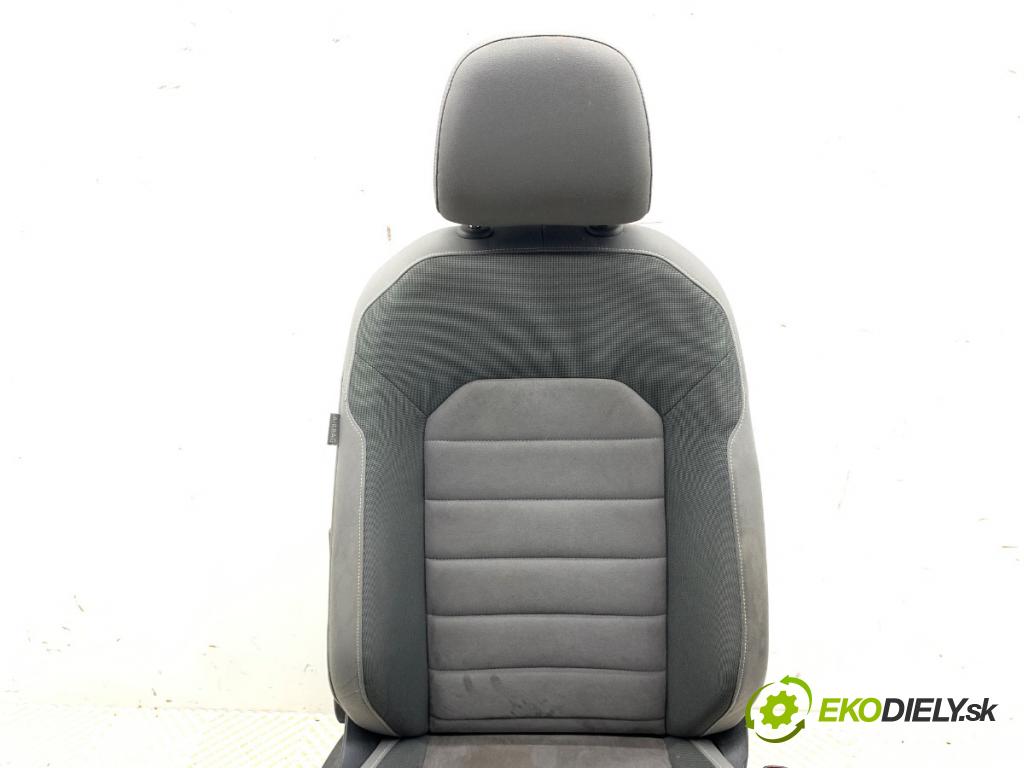 VW GOLF VII liftback 2013 90 kW 1.4 TSI 1395 Sedadlo pravy predný