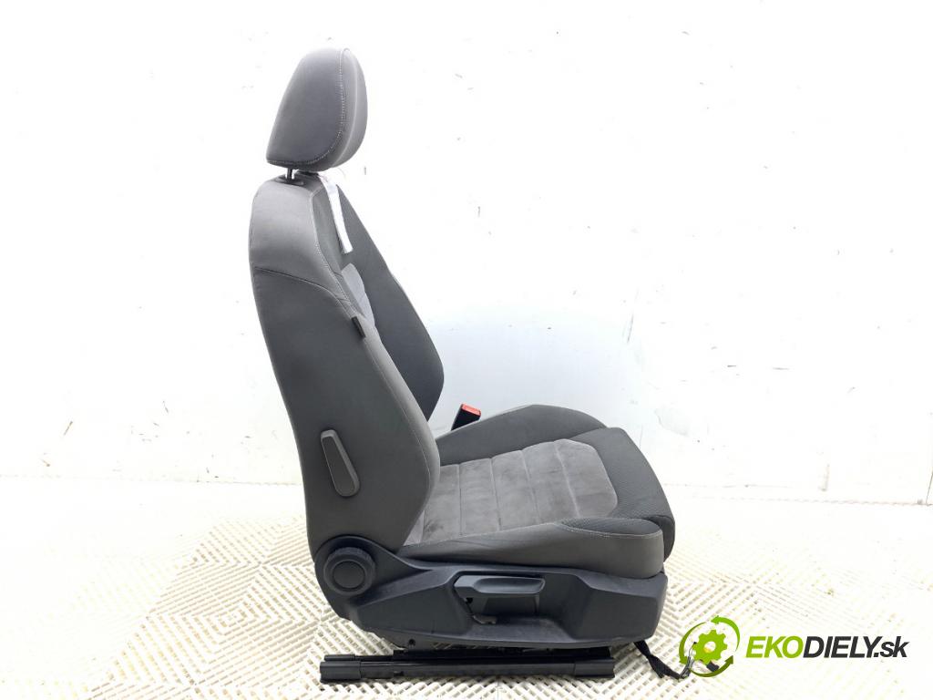 VW GOLF VII liftback 2013 90 kW 1.4 TSI 1395 Sedadlo pravy predný