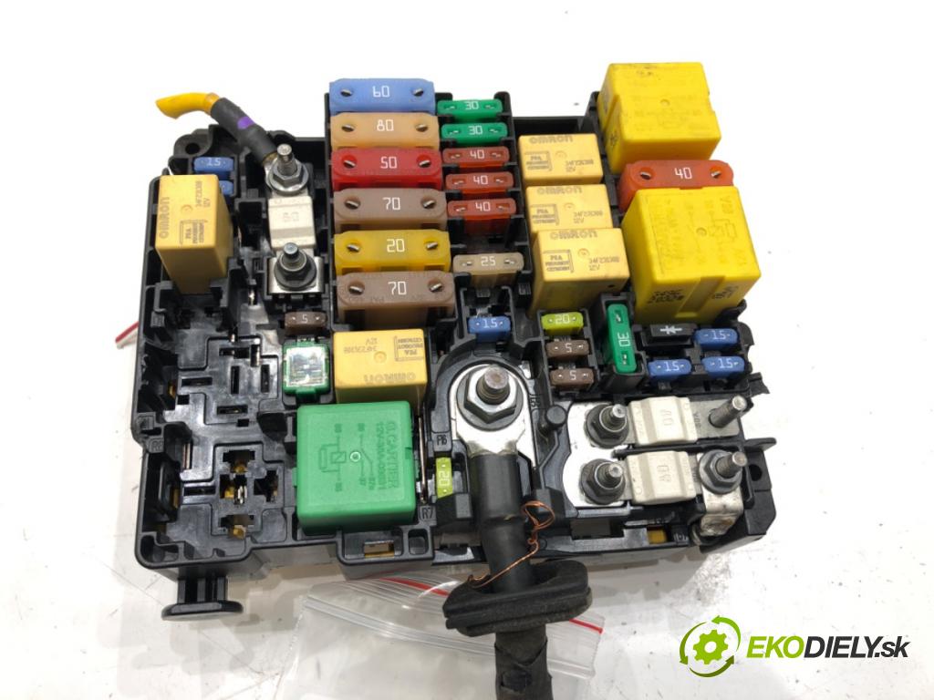 CITROEN C4 PICASSO II 2013 - 2022    1.2 THP 130 96 kW [130 KM] benzyna 2014 - 2022  Skrinka poistková 9804848580 (Poistková skrinka)