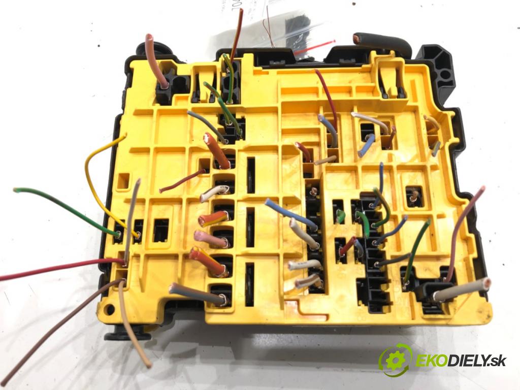 CITROEN C4 PICASSO II 2013 - 2022    1.2 THP 130 96 kW [130 KM] benzyna 2014 - 2022  Skrinka poistková 9804848580 (Poistková skrinka)