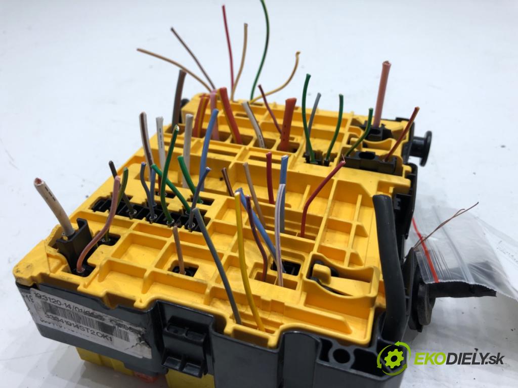 CITROEN C4 PICASSO II 2013 - 2022    1.2 THP 130 96 kW [130 KM] benzyna 2014 - 2022  Skrinka poistková 9804848580 (Poistková skrinka)