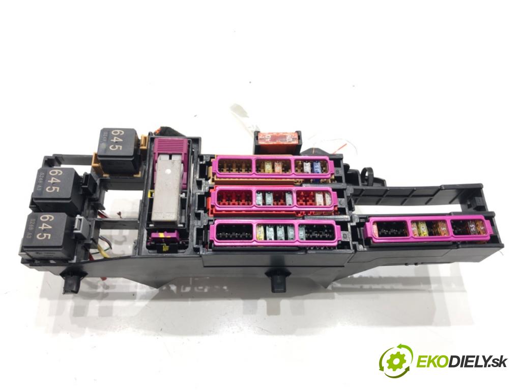 AUDI A6 C7 (4G2, 4GC) 2010 - 2018    2.0 TFSI quattro 185 kW [252 KM] benzyna 2014 - 2018  skříňka poistková 4G0971845A (Pojistkové skříňky)