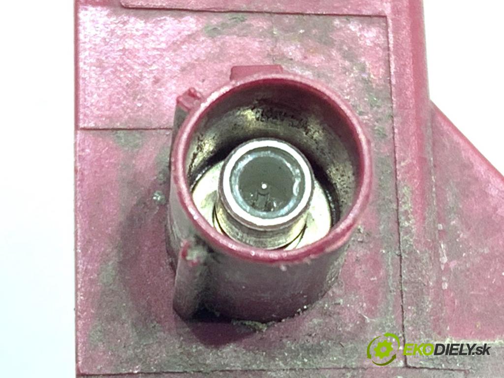 AUDI A6 C7 (4G2, 4GC) 2010 - 2018    2.0 TFSI quattro 185 kW [252 KM] benzyna 2014 - 2018  zesilovač Antenní: 4M0035507 (Zesilovače)