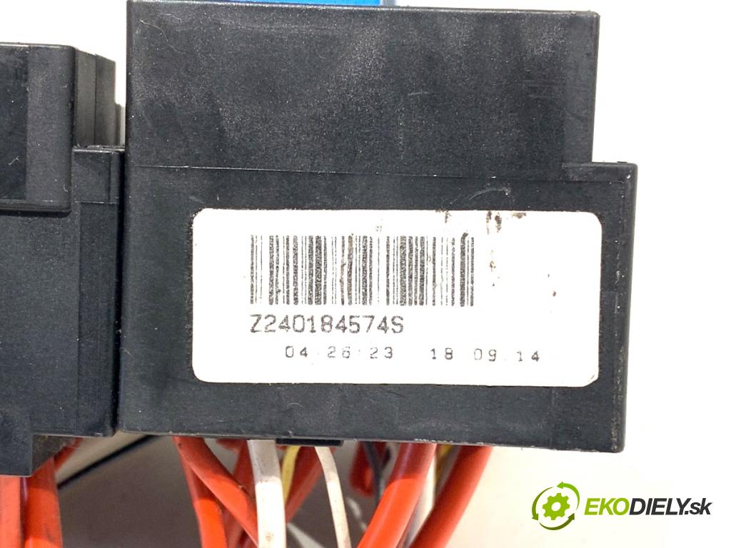 RENAULT CLIO IV Kombi 2014 66 kW 1.5 dCi 90 (KHN3, KHN4) 1461 skříňka poistková 240184574S (Pojistkové skříňky)