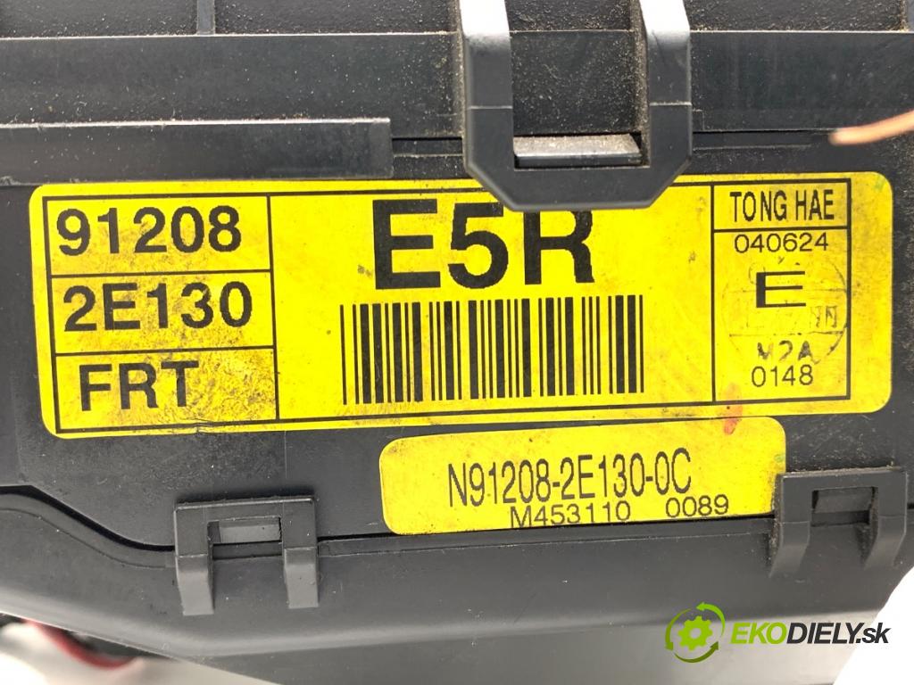 HYUNDAI TUCSON SUV 2004 83 kW 2.0 CRDi 1991 skříňka poistková 91208-2E130 (Pojistkové skříňky)