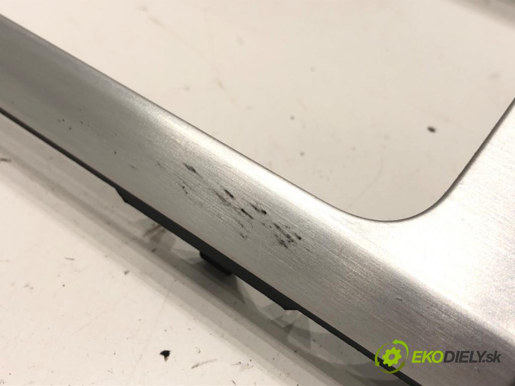 VW PASSAT B7 Kombi 2011 125 kW 2.0 TDI 1968 lišty kryt 3AB858366 3AB857212E (Lišta)