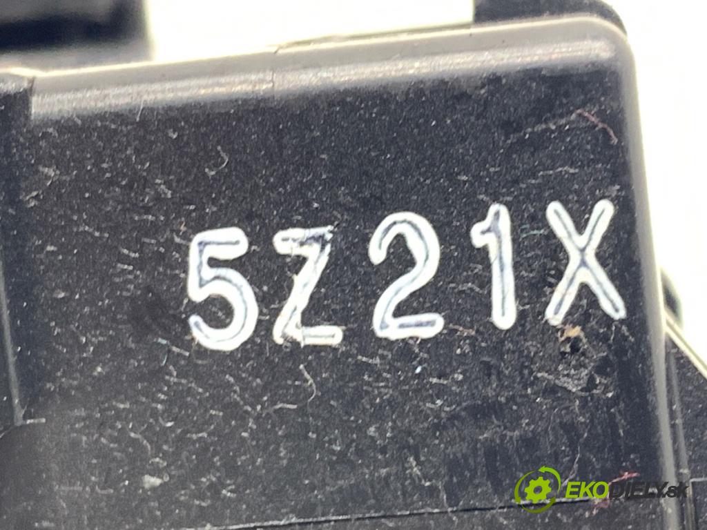 SUZUKI SX4 (EY, GY) 2006 - 2022    1.9 DDiS (RW 419D) 88 kW [120 KM] olej napędowy 2006 - 2022  Prepínač stieračov  (Prepínacie páčky pod volantom)