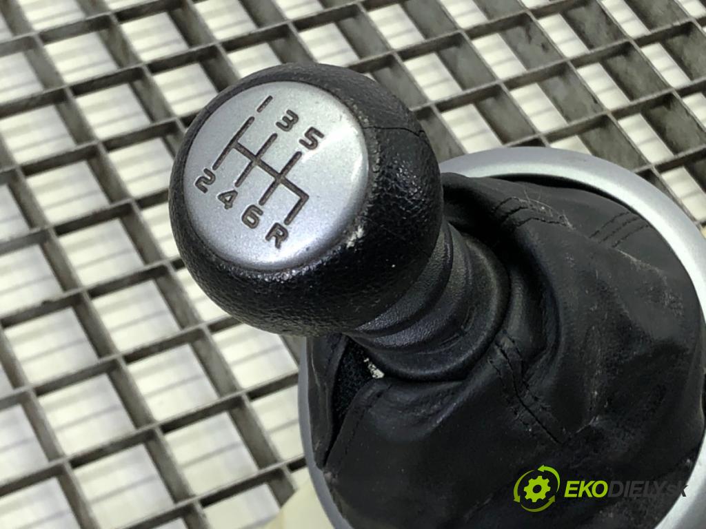 SUZUKI SX4 (EY, GY) 2006 - 2022    1.9 DDiS (RW 419D) 88 kW [120 KM] olej napędowy 2006 - 2022  Kulisa  (Rýchlostná páka (kulisa))