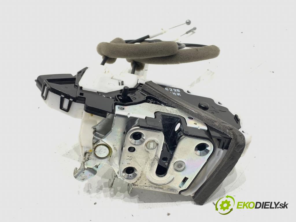 NISSAN X-TRAIL III (T32_, T32R, T32RR) 2013 - 2022    1.6 DIG-T (T32) 120 kW [163 KM] benzyna 2015 - 2022  zámok dveře pravý zadní část 