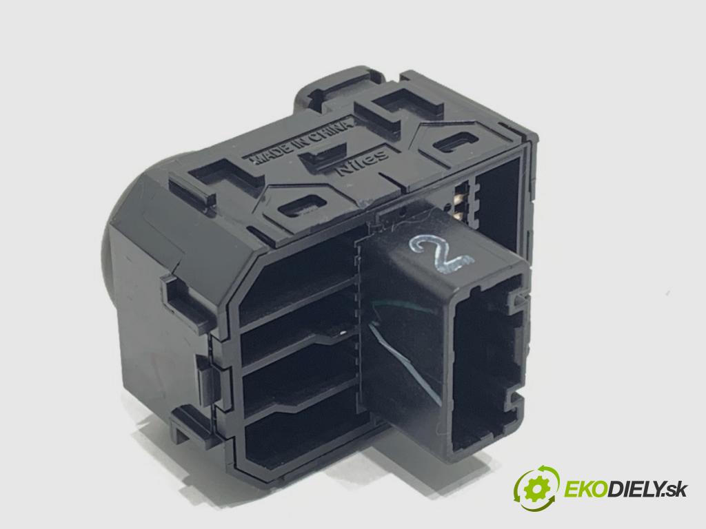 NISSAN X-TRAIL III (T32_, T32R, T32RR) 2013 - 2022    1.6 DIG-T (T32) 120 kW [163 KM] benzyna 2015 - 2022  Prepínač nastavenia spätných zrkadiel  (Prepínacie páčky pod volantom)