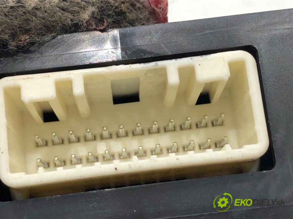 NISSAN X-TRAIL III (T32_, T32R, T32RR) 2013 - 2022    1.6 DIG-T (T32) 120 kW [163 KM] benzyna 2015 - 2022  modul světel 35700-23761 (Ostatní)