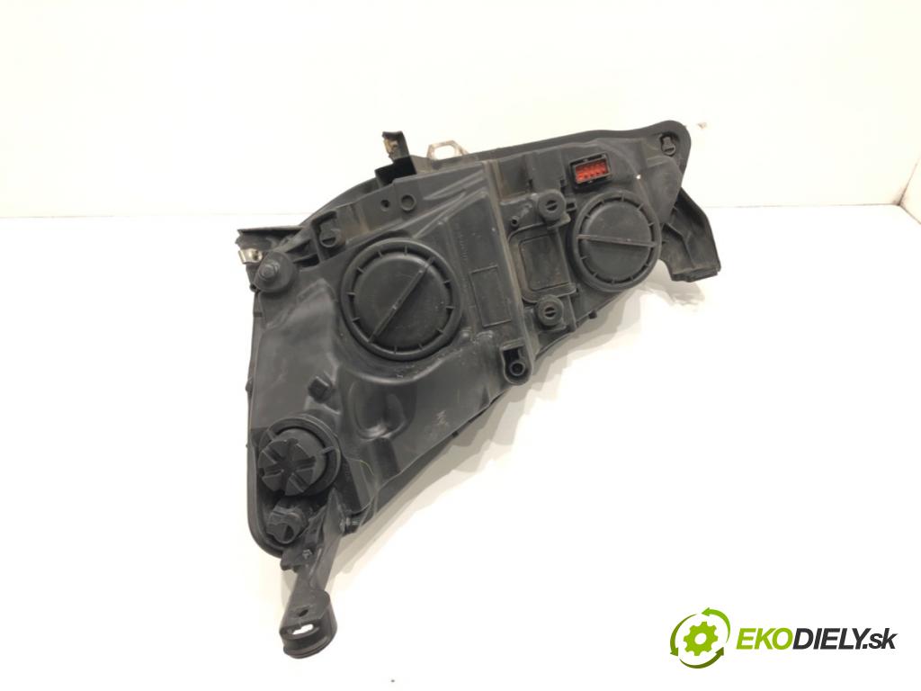 OPEL ASTRA J Kombi 2013 103 kW 1.4 Turbo (35) 1364 světlomet pravý přední část 13371596