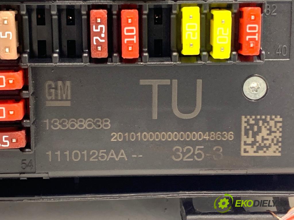 OPEL ASTRA J Sports Tourer (P10) 2010 - 2015    1.4 Turbo (35) 103 kW [140 KM] benzyna 2010 - 2015  modul BSI 13368638 (Pojistkové skříňky)