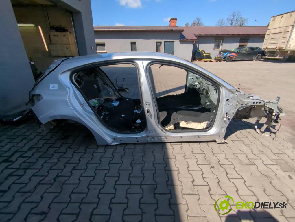 FORD FOCUS IV (HN) 2018 - 2022    1.0 EcoBoost 92 kW [125 KM] benzyna 2018 - 2022  KAROSERIA ČTVRŤÁK blatník zadní část levý pravý práh střecha PODŁUŻNICA levý pravý