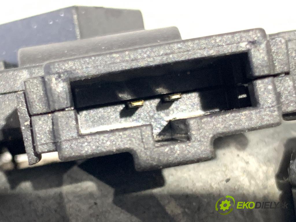 MERCEDES-BENZ W169 liftback 2007 70 kW A 150 (169.031, 169.331) 1498 Motor stieračov zad A1698201340