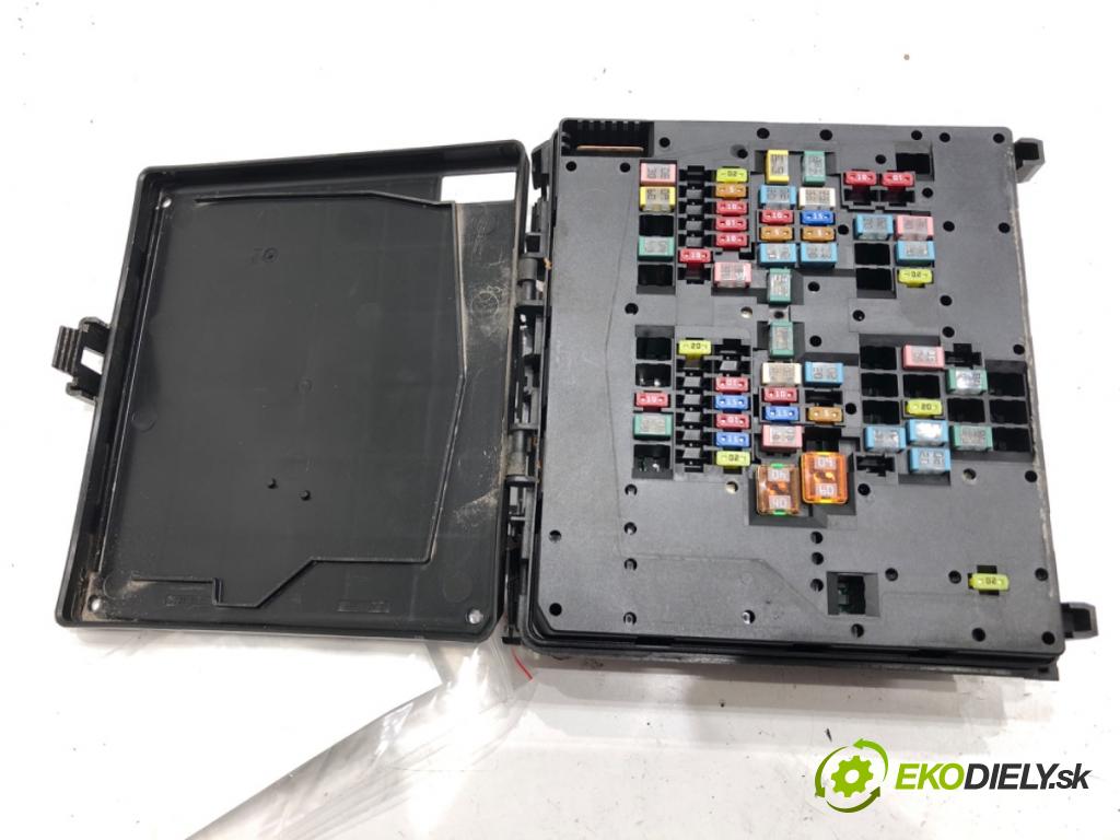 FORD FOCUS IV (HN) 2018 - 2022    1.0 EcoBoost 92 kW [125 KM] benzyna 2018 - 2022  skříňka poistková JX6T-14D068-BE (Pojistkové skříňky)